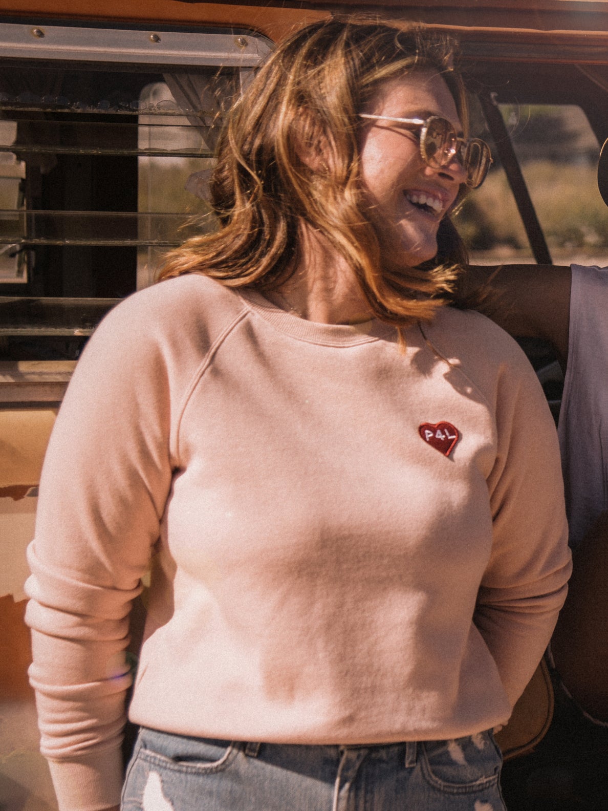 OBX P4L HEART SWEATSHIRT IN MUSHROOM