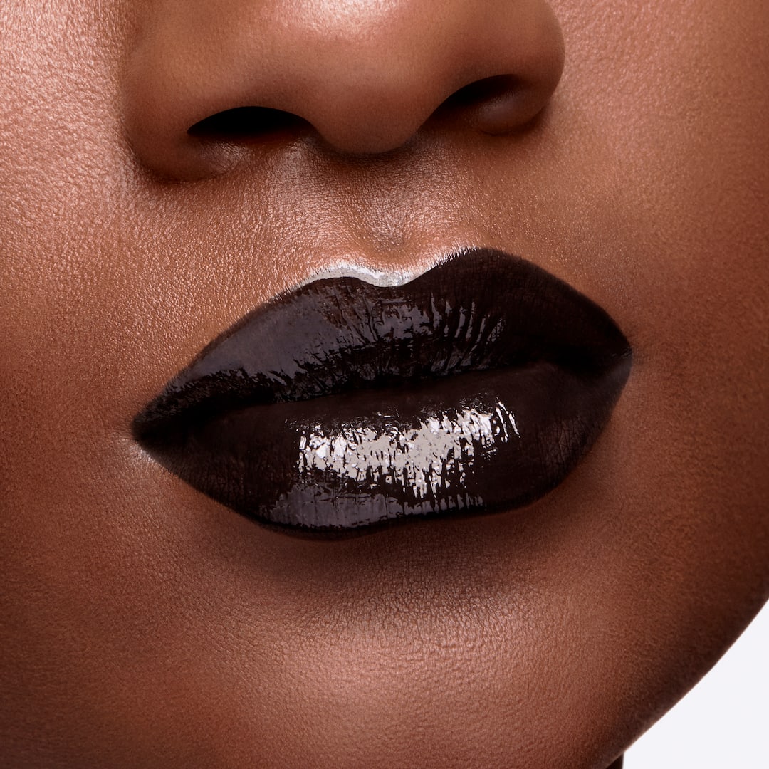 MAC X Stranger Things LIPGLASS IN SKULL ROCK BLACK