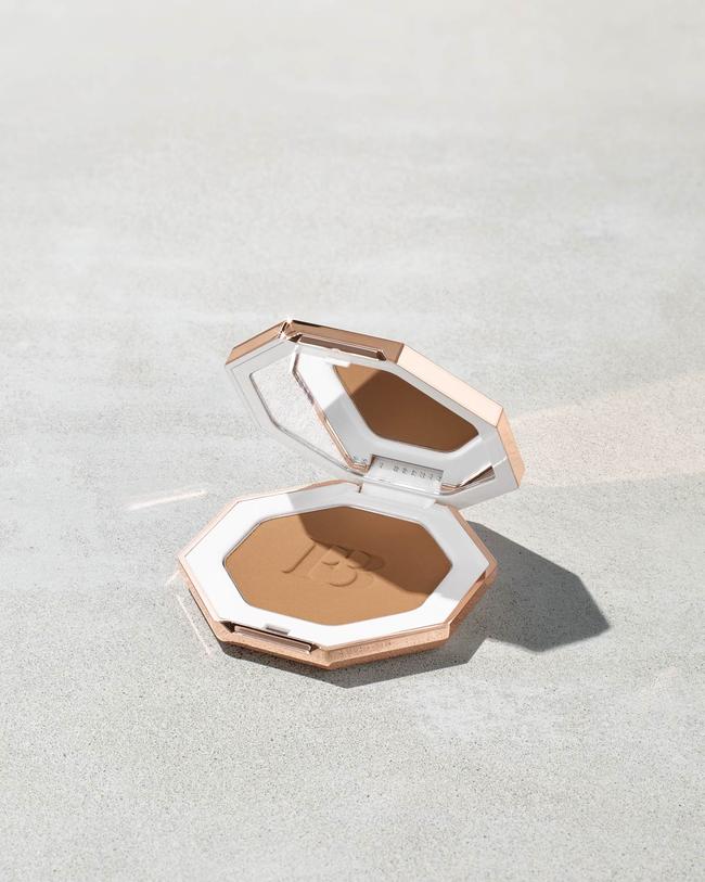 SUN STALK'R INSTANT WARMTH BRONZER in Bajan Gyal